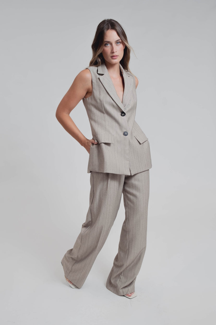 Traje raya diplomática